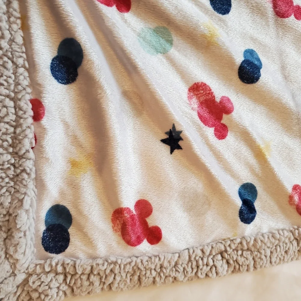 Walt Disney Hidden Mickey Plush Mickey‎ Mouse White Multicolor Blanket 29